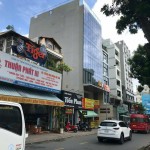 Bán nhà 2  mặt tiền đường Hồng Hà, Q. Tân Bình. DT: 10.5m x 22m. KC: 3 tầng. Đoạn 2 chiều được xây cao. Giá: 50 tỷ ( ~220tr/m2 )