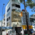 Góc 2MT Nguyễn Tri Phương, Q.10. DT: 7m x 14.3m. KC: hầm, 6 tầng. HĐT: 280tr/th. Giá: 60 tỷ