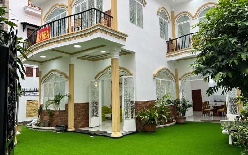 Bán Biệt Thự Ngang 15m x 22m, 56 Vân Cối, P7, Tân Bình, 2 Tầng sân vườn mới đẹp.