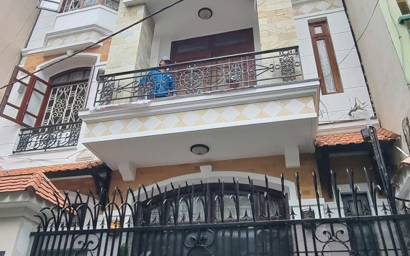 BÁN BIỆT THƯ ngay Mặt Tiền Nguyễn Cửu Vân Quận Bình Thạnh. 8m x 15m. 4 Tầng. Giá 32 Tỷ 800