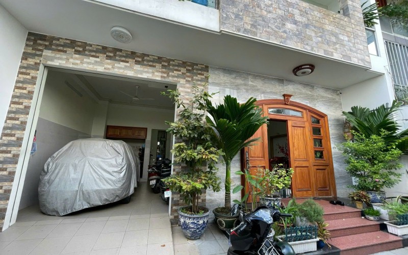 Bán biệt thự Trường Sa, Quận 3 - DT: 9x20m - CN: 178m2 - 4 tầng - giá 46 tỷ