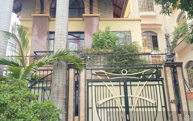 BIỆT THỰ ĐẲNG CẤP ngay nhà GA T3 Mặt Tiền Trần Văn Dư P.12 Quận Tân Bình. Diện tích : 10m x 20m. 3 Tầng. Giá 55 Tỷ