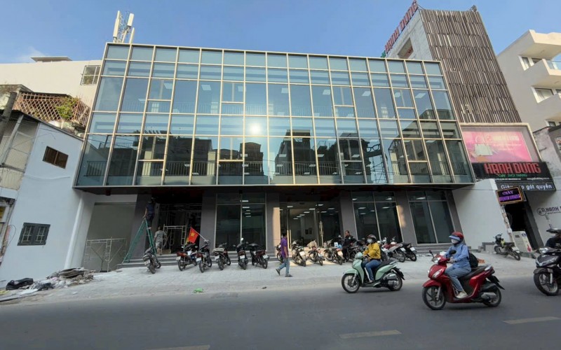 Cấn bán Tòa nhà CHDV Nguyễn Trọng Tuyển P1 Tân Bình (32 x 12m) _5 Tầng _ HĐT 300tr/tháng chỉ 60 tỷ