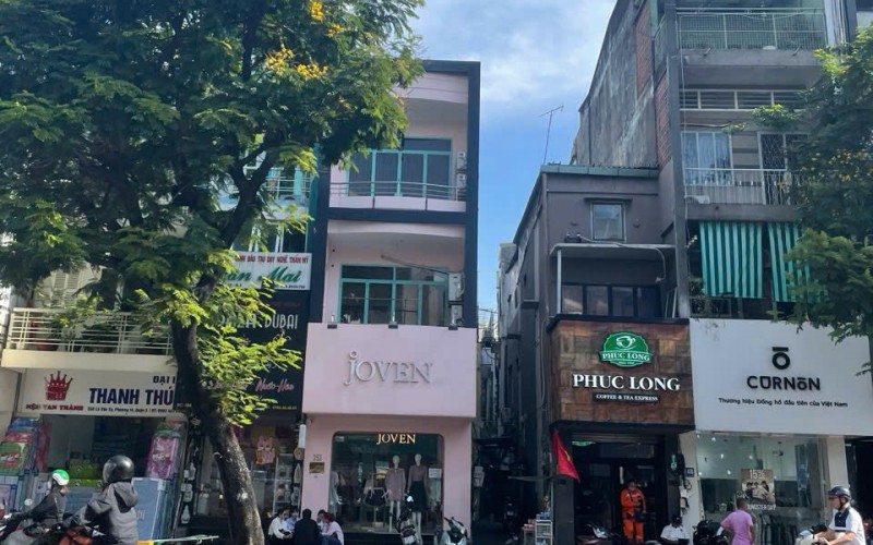 Chính chủ gửi Bán Nhà Mặt Tiền Lê Văn Sỹ Quận 3. 4m x 15m 3 Tầng . HĐT 40tr/th. Giá 37 Tỷ thương lượng