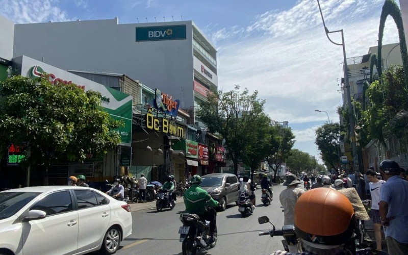 Cực Rẻ ! Mặt Tiền Lê Văn Sỹ chỉ 187tr/m2 . Kết cấu 3 Tầng. HĐT 90tr/th. Giá chỉ 35 Tỷ còn thương lượng