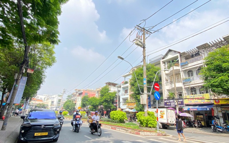 ĐI XEM NGAY ! Siêu Nhà Mặt Tiền Bàu Cát P.14 Quận Tân Bình. 4m x 18m. 5 Tầng . HĐT 35tr/th. Giá 23 Tỷ 500