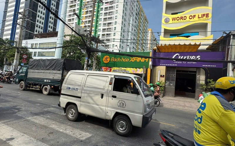 MUA LÀ LỜI ! Bán nhà Mặt Tiền Âu Cơ . 6,1m x 45m.DTSD 890m2. 5 Tầng HĐT 90tr/th. Gía 41 Tỷ