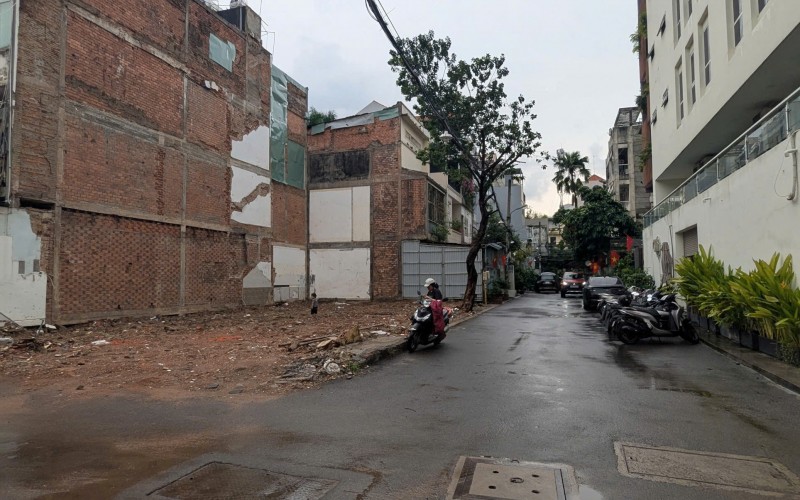 PHÙ HỢP KHÁCH XÂY TOA NHÀ - CHDV. Bán Khuôn Đất Vàng Hẻm VIP Hai Bà Trưng Quận 3. 11,5m x 22m. CTXD Cao Tầng. Giá 95 Tỷ thương lượng