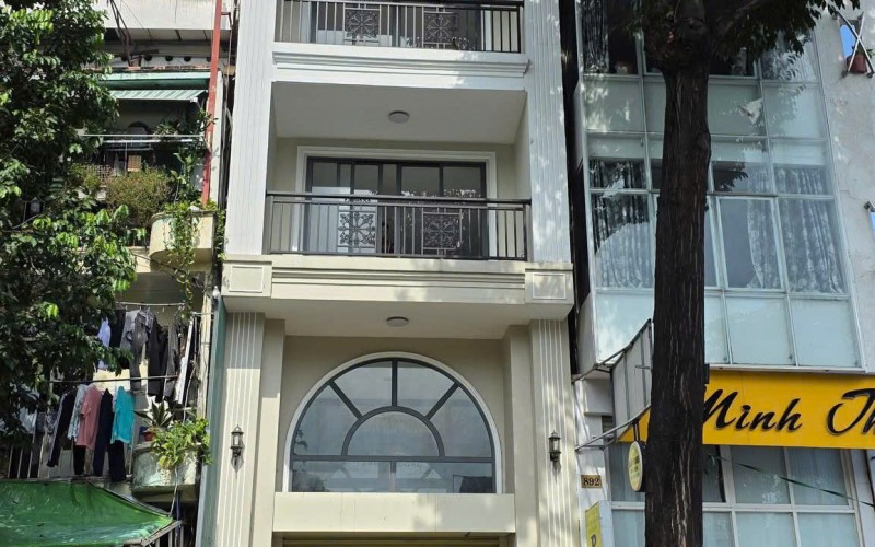 SẢN PHẨM VÀNG ! Bán Nhà Khan Hiếm Mặt Tiền Trường Sa Quận 3. 4,4m x 17m nở hậu. 5 Tầng MCT . Giá 31 Tỷ thương lượng