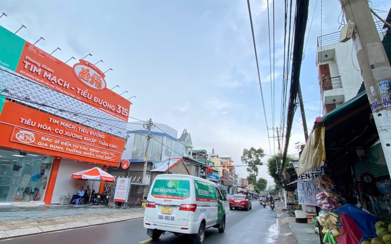 SIÊU BỀ NGANG ĐỈNH CỦA CHÓP ! Bán nhà Góc 3 Mặt Tiền Nguyễn Văn Quá Quận 12. 18,5m x 33m nở 24m.HĐT 150tr/th. Giá 65 Tỷ