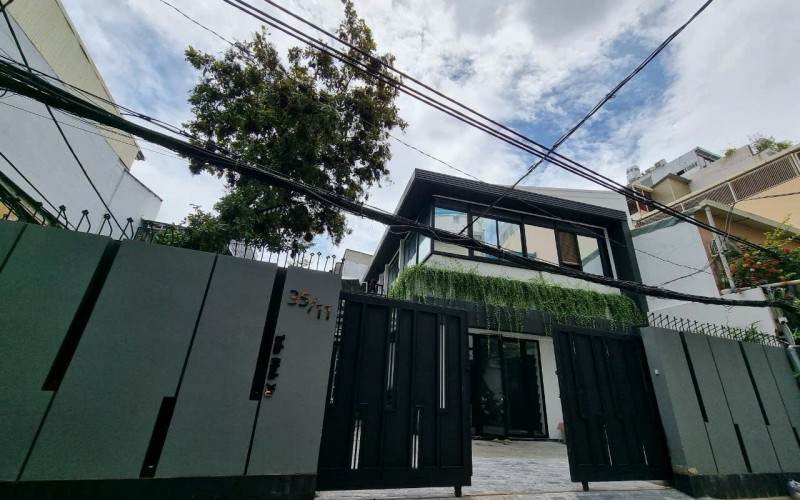 SIÊU BIỆT THƯ ĐẲNG CẤP ! Bán Biệt Thự ngay Lõi Trung Tâm Quận 1. 15m x 20m. 2 Tầng. Giá 85 Tỷ