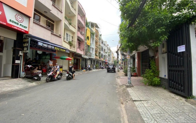 Siêu vị trí mặt tiền Cù Lao khu đường Hoa-Dt: 5,6x16m. Hầm+4 tầng. Giá hạ còn 24 tỷ