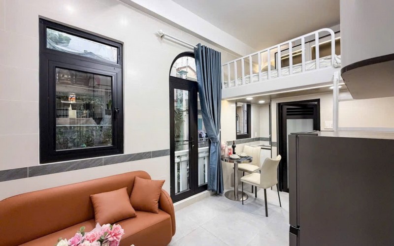 Tòa nhà chdv đường Duy Tân. Dt: 5,3x17m. 18,5 tỷ