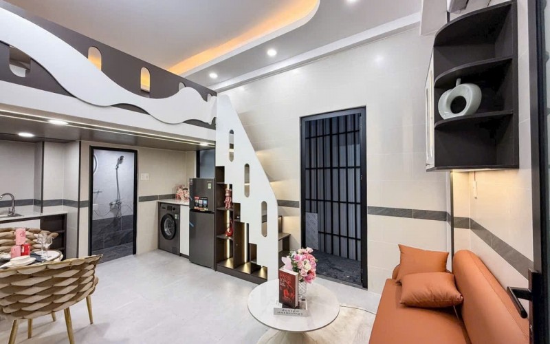 Tòa nhà chdv đường Duy Tân. Dt: 5,3x17m. 18,5 tỷ