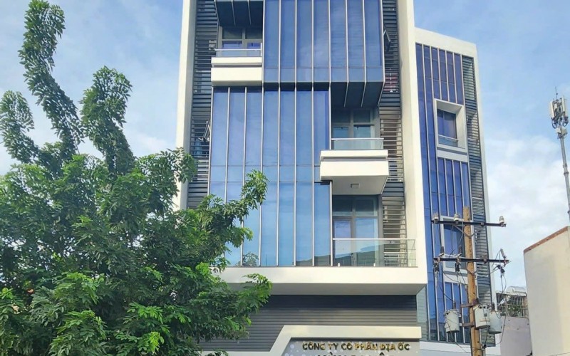 TOÀ NHÀ SIÊU ĐẲNG CẤP ! Bán Toà Nhà Mặt Tiền Huỳnh Văn Chính Quận Tân Phú. 8,4m x 26m nở hậu 12m. Hầm 7 Tầng. Giá 95 Tỷ