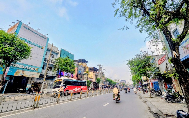 Tuyệt Đẹp ! Bán Nhà Góc 2 Mặt Tiền Thương Hiệu Trường Chinh P.14 Quận Tân Bình. 5,45m x 28m nở hậu 6,65m. HĐT 120tr/th dài hạn. Giá 55 tỷ